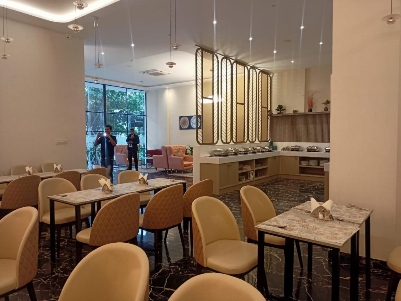 Grand Continent Hotel Gachibowli Near Us Consulate Eksteriør bilde